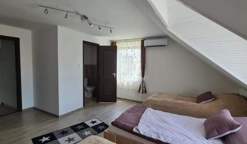 اتاق استاندارد سه نفره, Arató Vendégház