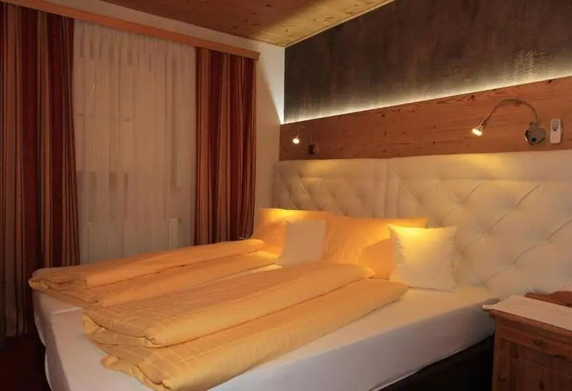 Huoneisto 3 Makuuhuonetta, Landhaus Lechthaler