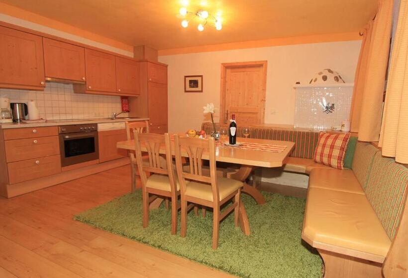 דירת שלושה חדרים, Landhaus Lechthaler