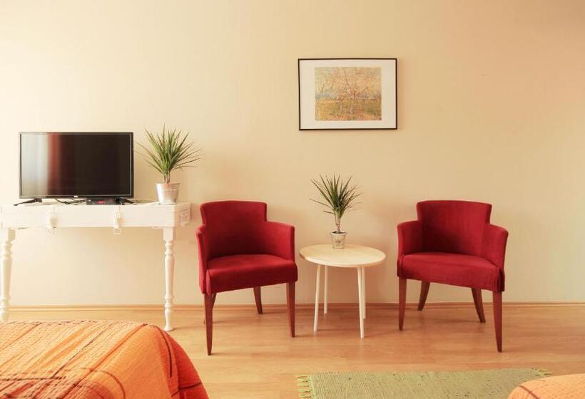 اتاق خانوادگی, Vila Dunavski Raj