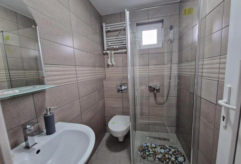 标准间, Pensiunea Antonia