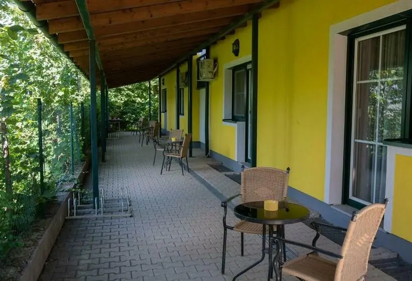 スタンダードルーム, Burgenlandhaus