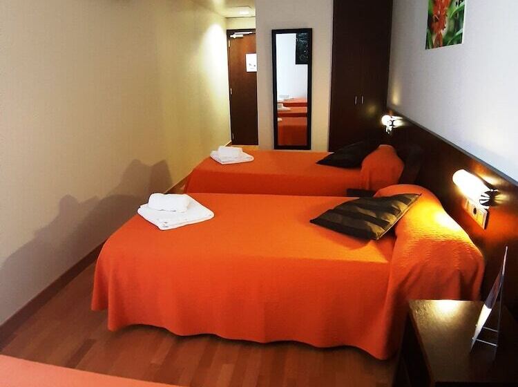 스탠다드 트리플 룸, Hostal Nirvana