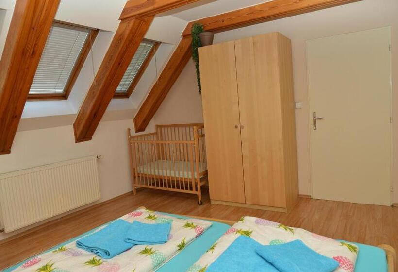 带2个卧室的套房, Penzion A Restaurace Pintovka