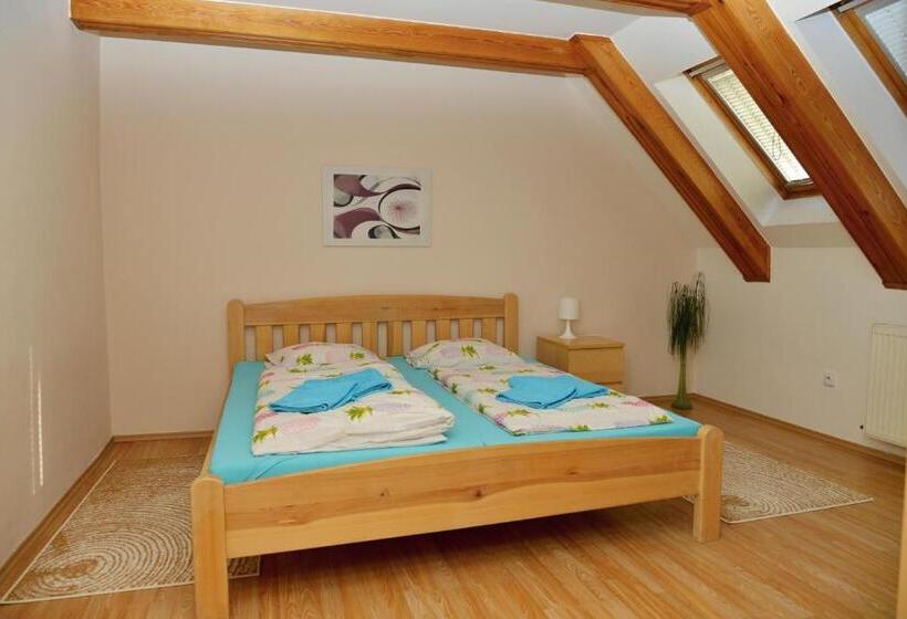 带2个卧室的套房, Penzion A Restaurace Pintovka