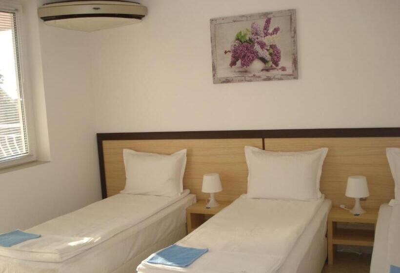 غرفة قياسية ثلاثية, The Sunny Home Guesthouse