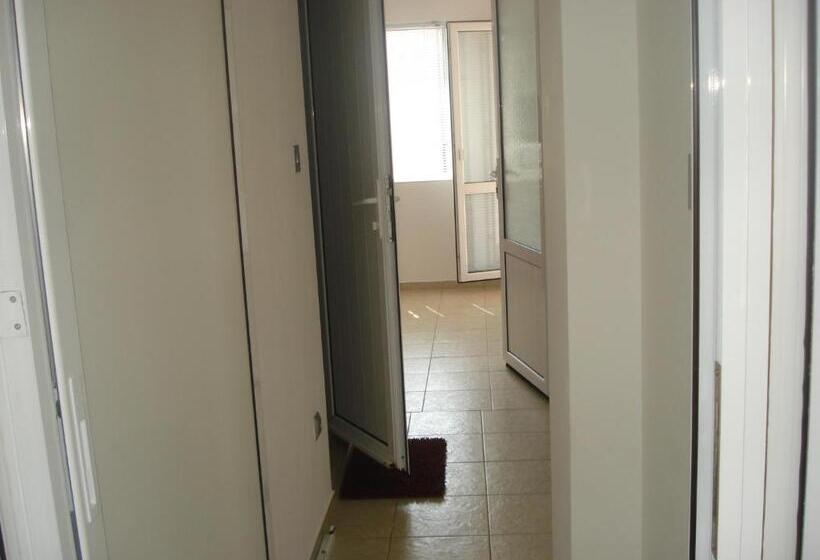 شقة غرفتين مطلة على البحر, The Sunny Home Guesthouse