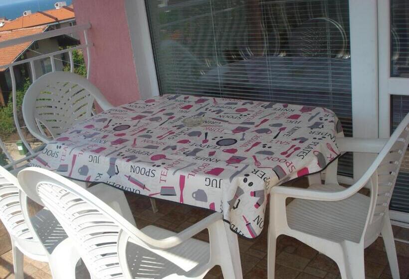 شقة غرفتين مطلة على البحر, The Sunny Home Guesthouse