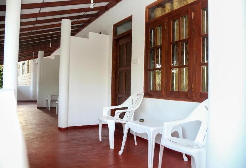 اتاق خانوادگی, Tithira Guest House