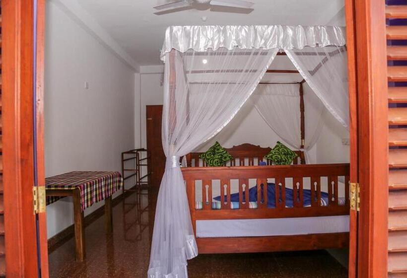 اتاق استاندارد با تخت دو نفره بزرگ, Tithira Guest House