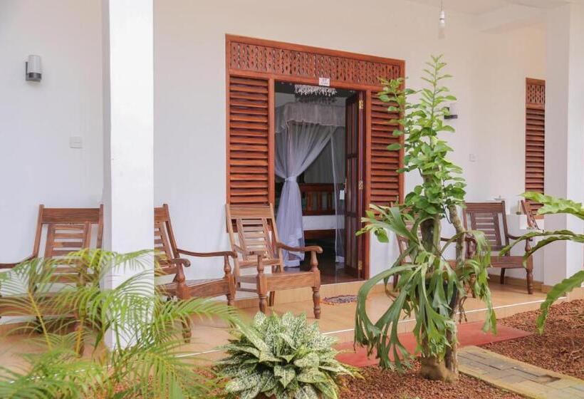 패밀리 룸 가든 전망, Tithira Guest House