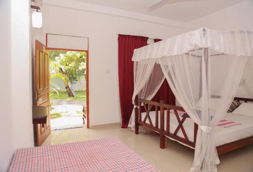 اتاق استاندارد با چشم‌انداز باغ, Tithira Guest House