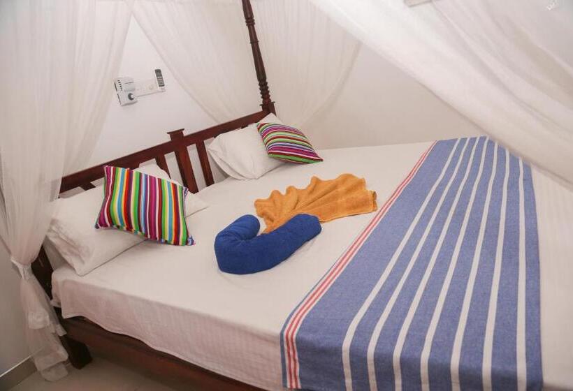 اتاق استاندارد با چشم‌انداز باغ, Tithira Guest House