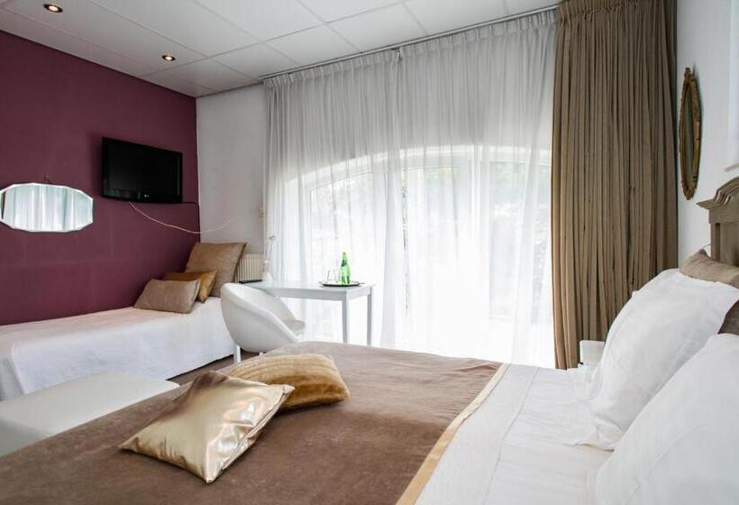 اتاق استاندارد سه نفره, Restaurant Taverne