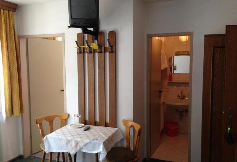 اتاق استاندارد با بالکن, Haus Tenk