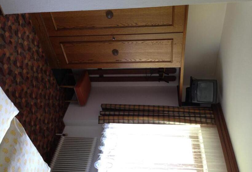 اتاق استاندارد سه تخته با بالکن, Haus Tenk