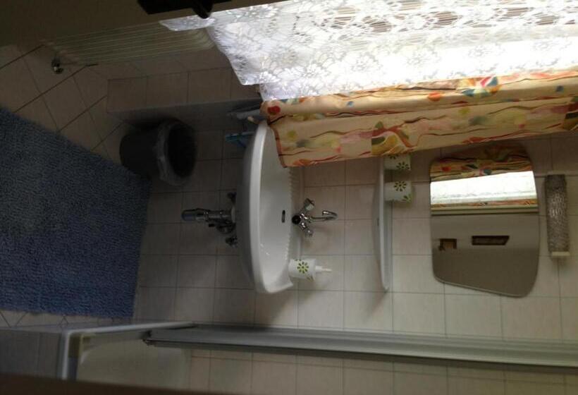 اتاق استاندارد سه تخته با بالکن, Haus Tenk