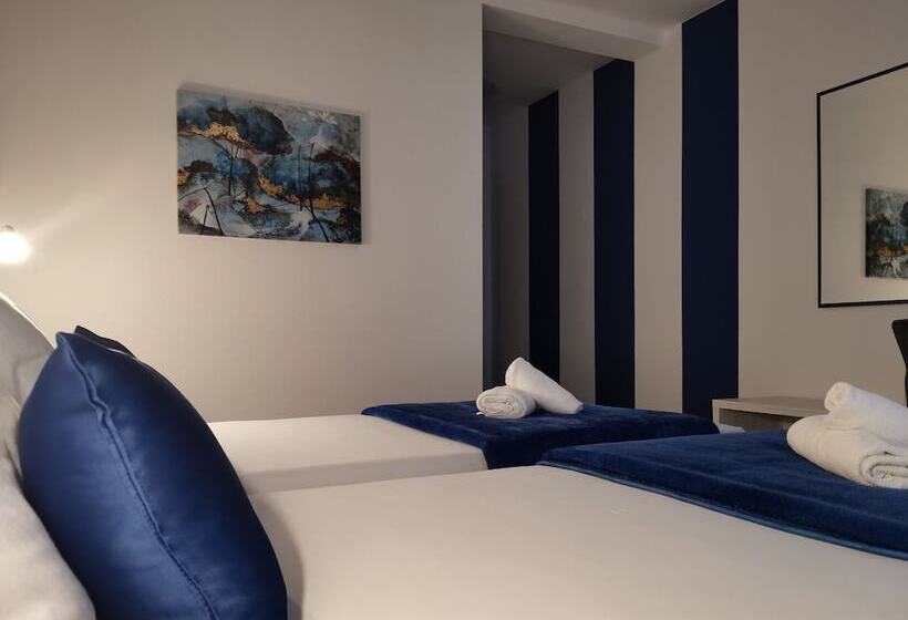 اتاق لوکس, La Pietra Family