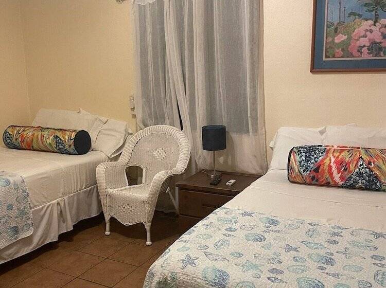 스탠다드 룸 더블 침대 2개, Midtown Guest House