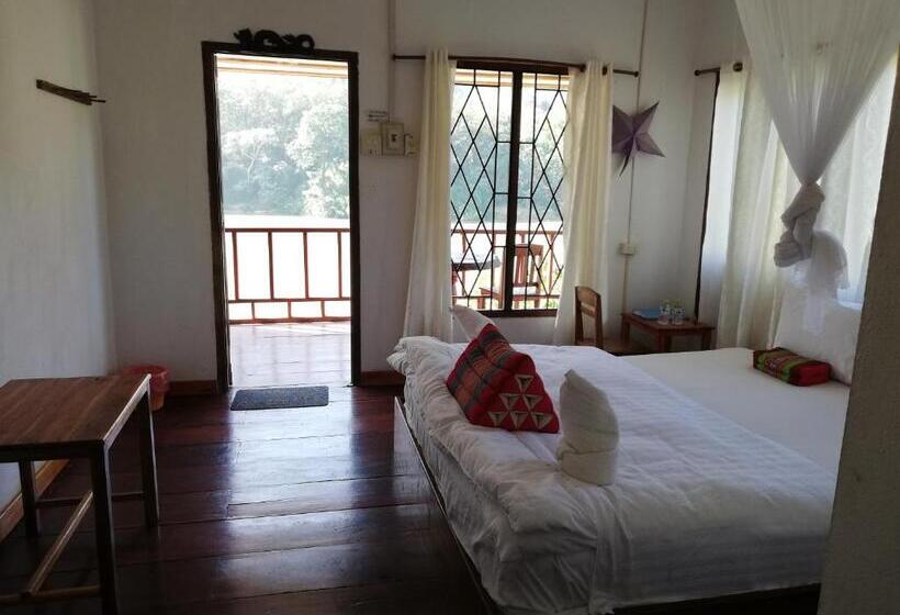 스탠다드 룸 강 전망, Nam Ou River Lodge