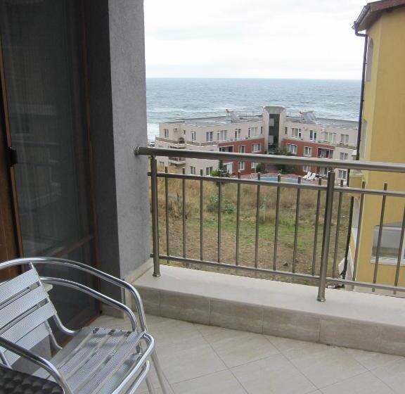 סטודיו סטנדרטי עם נוף לים ומרפסת, Neli Sea Villa