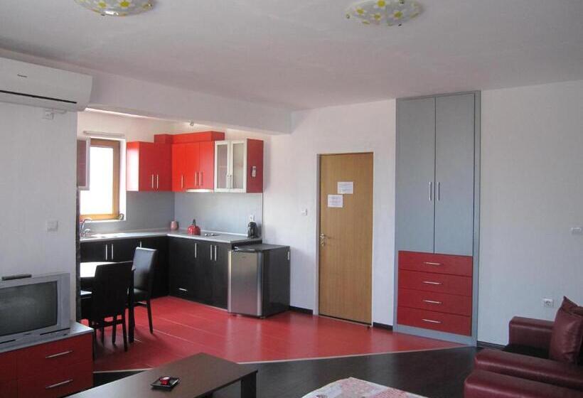 סטודיו סטנדרטי עם נוף לים ומרפסת, Neli Sea Villa