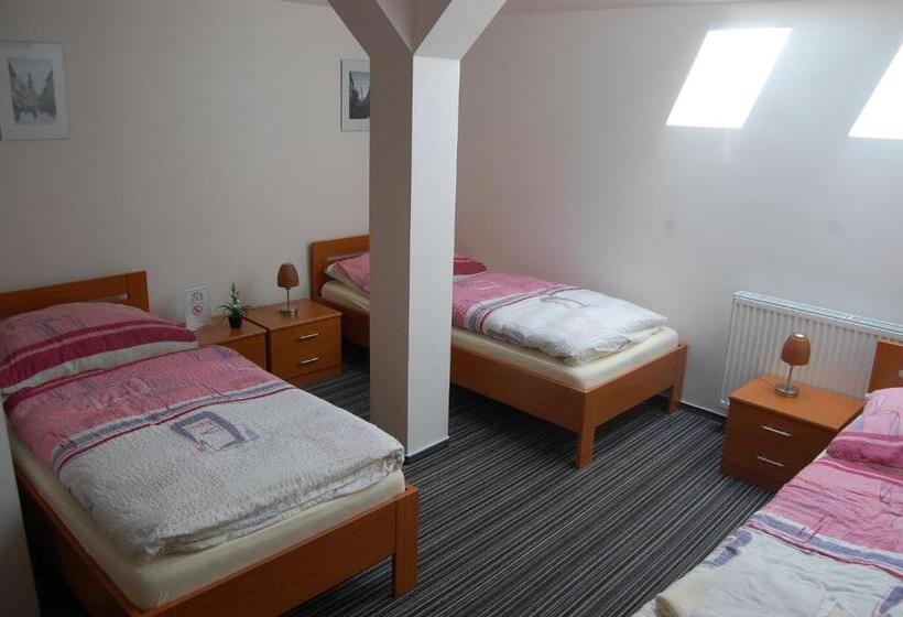 Pokój Basic Trzyosobowy, Penzion Jarka