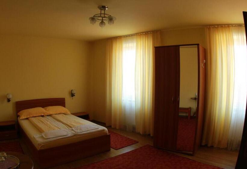 Люкс 2 Спальни, Pensiunea Blanca