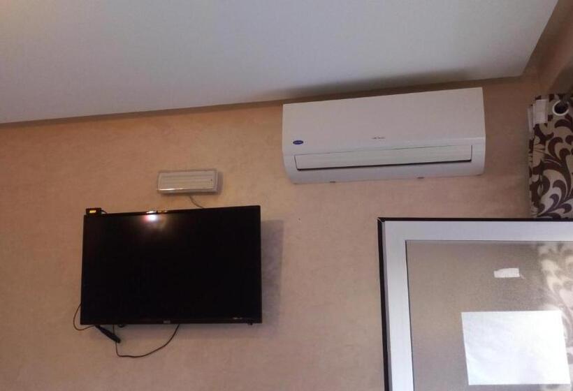 Номер Стандарт Вид на Бассейн, Mirleft Tayought Guest House