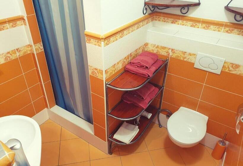 غرفة قياسية, Penzion A Restauracia Toldi