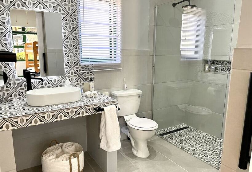 家庭间, Sandra's Guest House