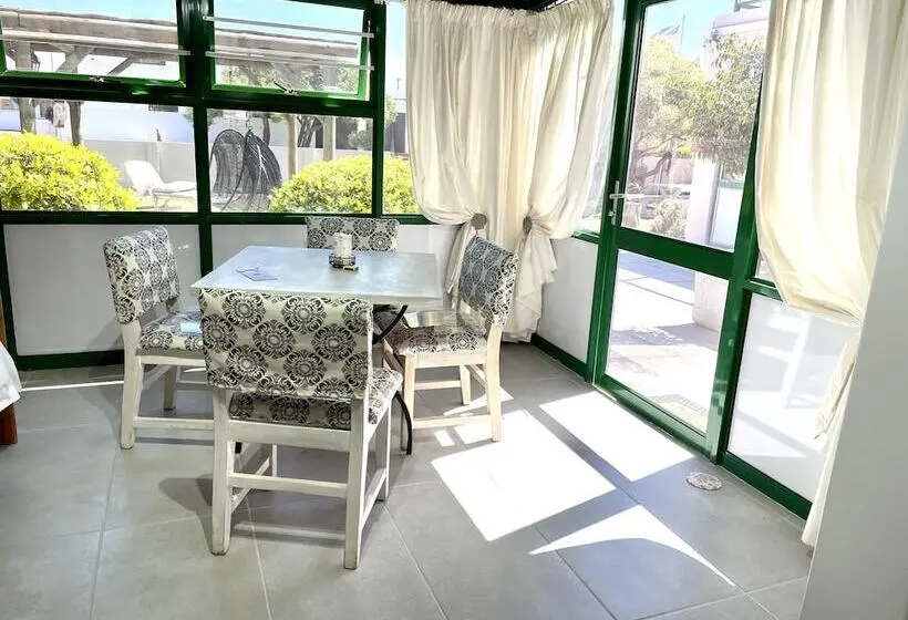 ファミリールーム, Sandra's Guest House