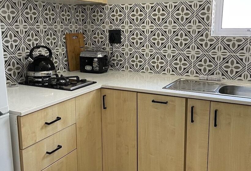Семейный Номер, Sandra's Guest House