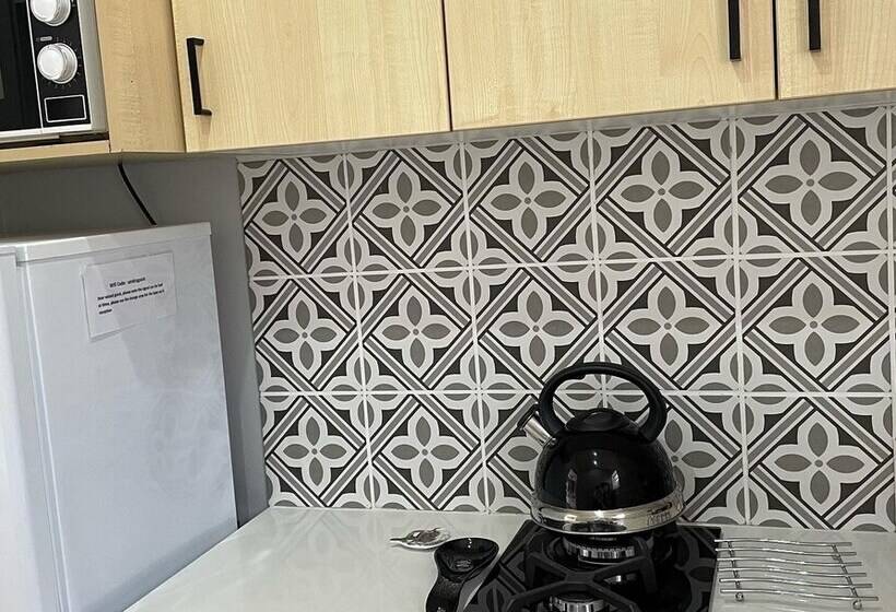 家庭间, Sandra's Guest House