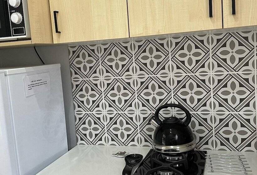 家庭间, Sandra's Guest House