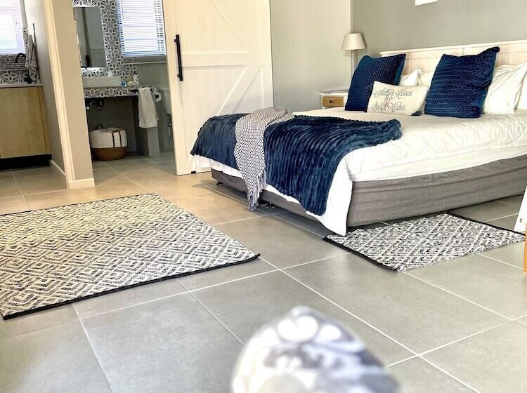 家庭间, Sandra's Guest House