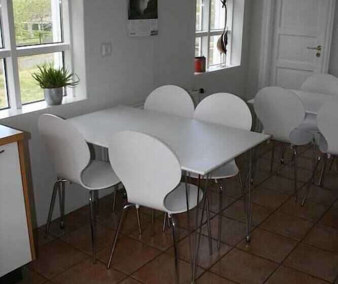 اتاق استاندارد با سرویس بهداشتی مشترک, Birta Guesthouse