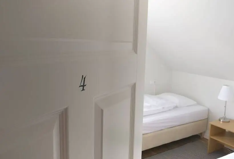اتاق استاندارد با سرویس بهداشتی مشترک, Birta Guesthouse