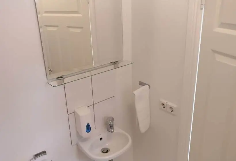 اتاق اکونومی با حمام مشترک, Birta Guesthouse