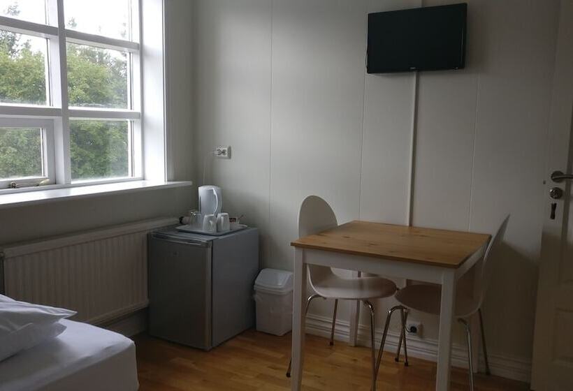 اتاق استاندارد با سرویس بهداشتی مشترک, Birta Guesthouse