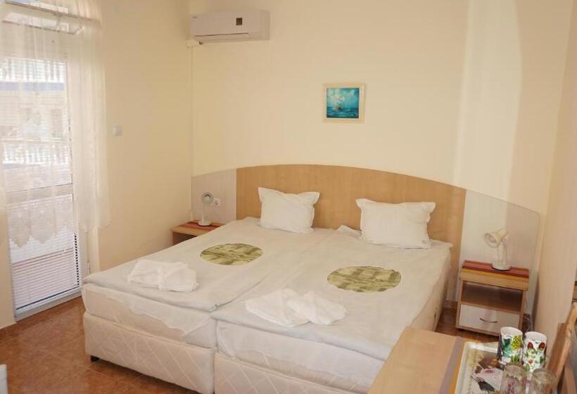 Номер Стандарт с Балконом, Borko Guest House