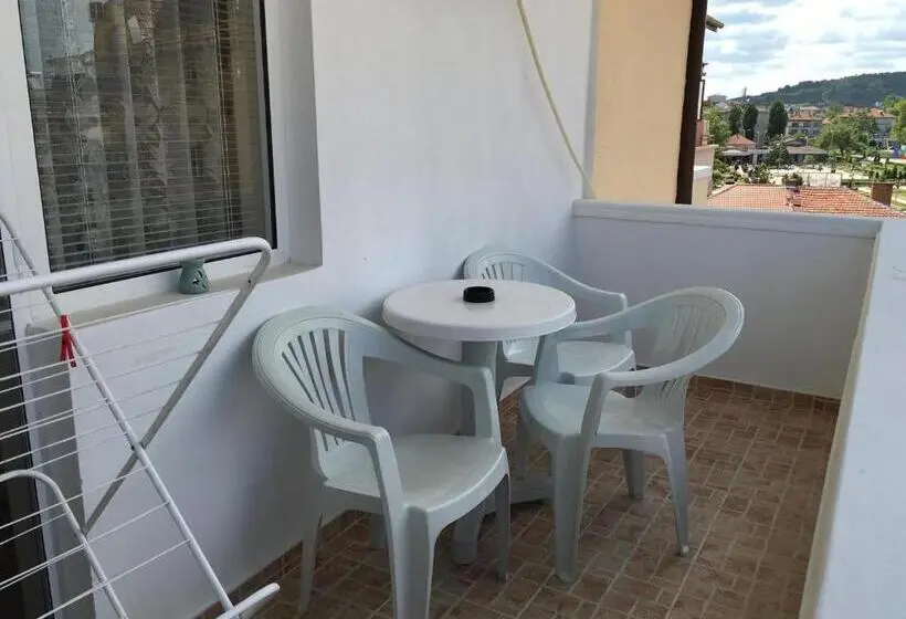 اتاق استاندارد سه تخته با بالکن, Borko Guest House