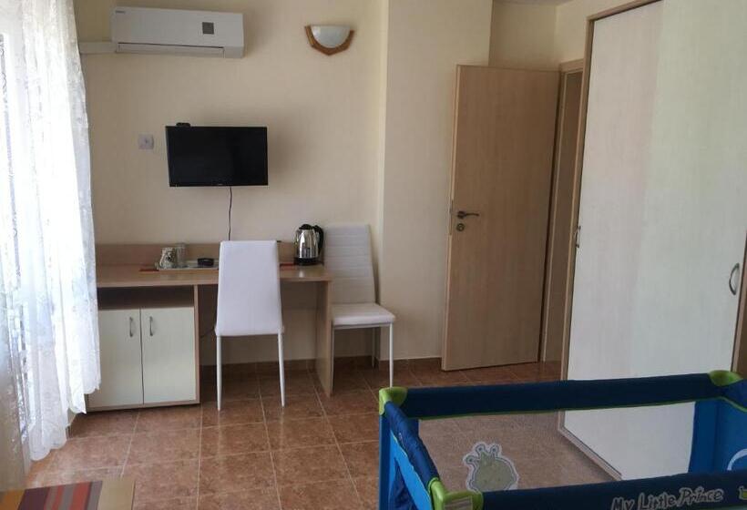 דירת שלושה חדרים, Borko Guest House