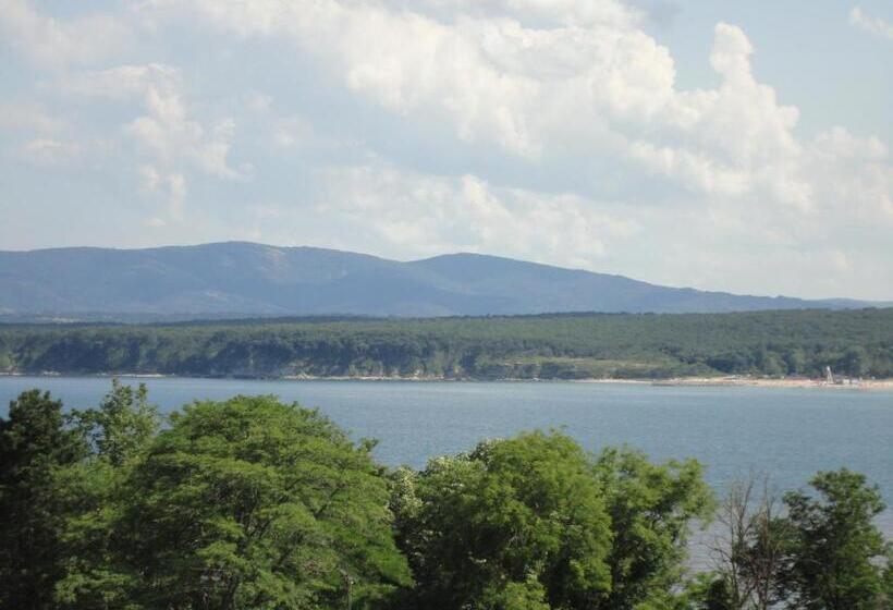 דירת שלושה חדרים, Borko Guest House