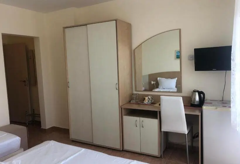 اتاق استاندارد سه نفره, Borko Guest House