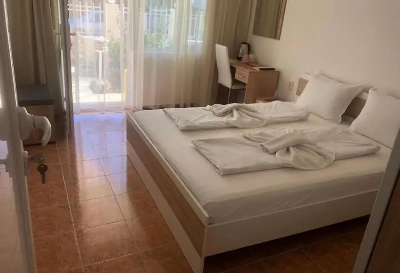 اتاق استاندارد با چشم‌انداز باغ, Borko Guest House