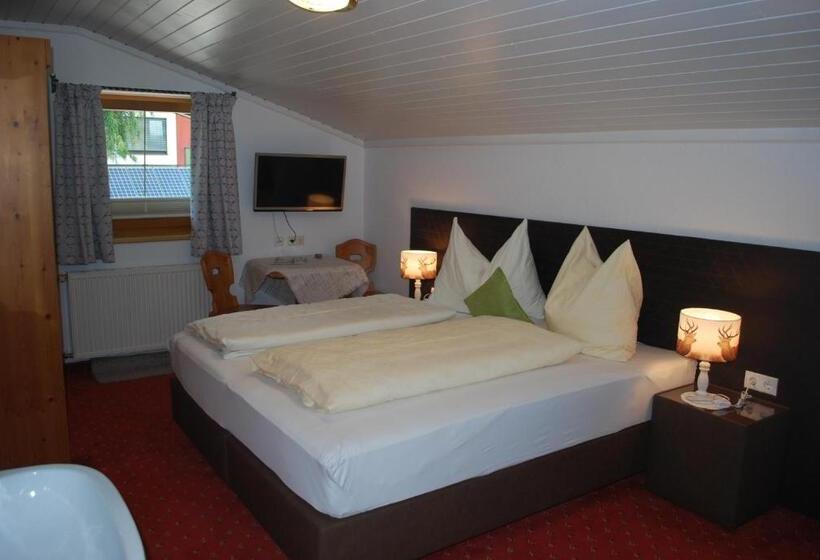 Pokój Trzyosobowy Standard Wspólna Łazienka, Haus Deutinger