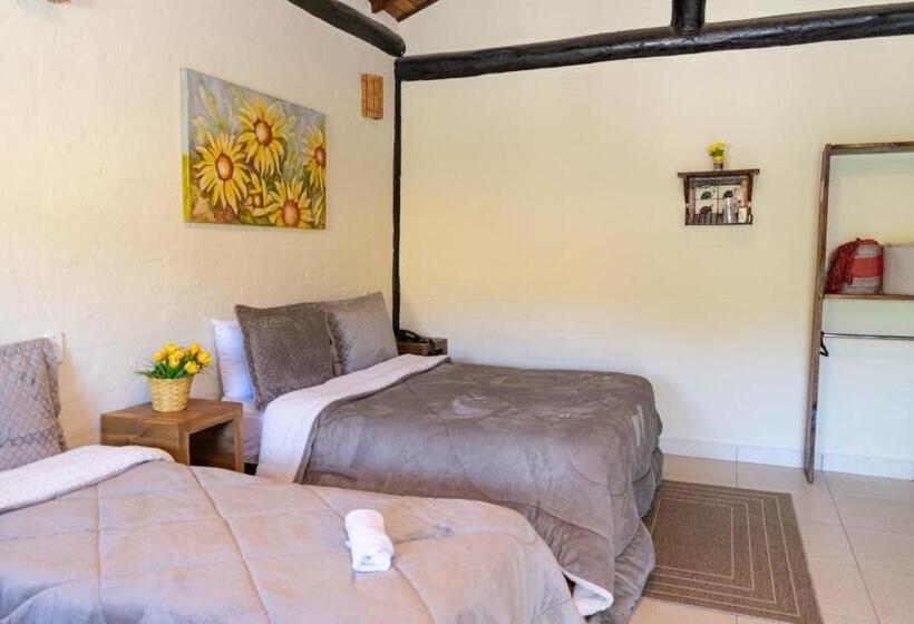 בקתת חדר, Pousada A Mata Que Canta