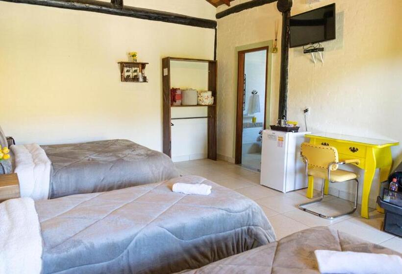 בקתת חדר, Pousada A Mata Que Canta