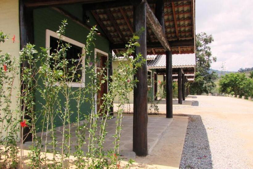 בקתת חדר, Pousada A Mata Que Canta